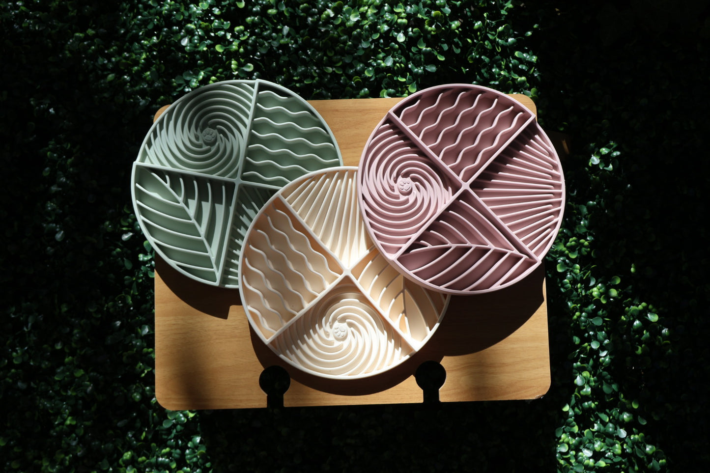 textured circle lick mat